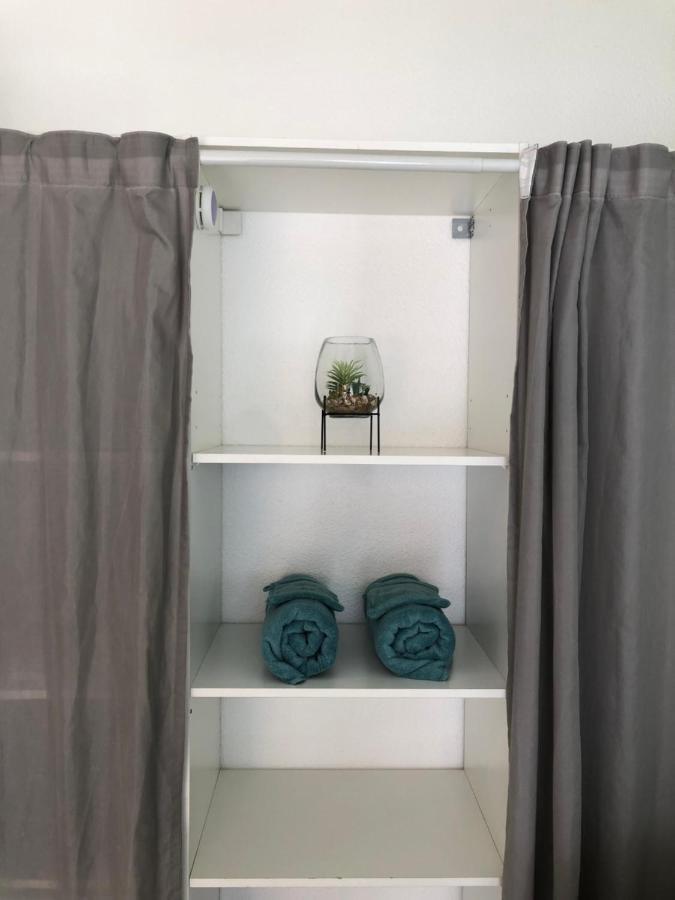 Studio Avec Terrasse Et Piscine Бандол Екстериор снимка