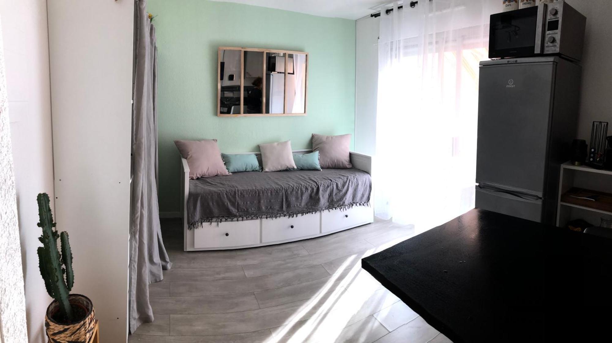 Studio Avec Terrasse Et Piscine Бандол Екстериор снимка