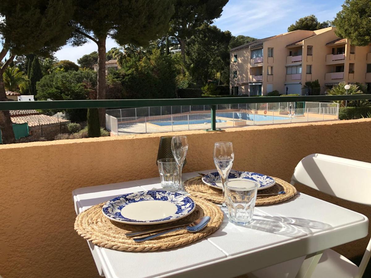 Studio Avec Terrasse Et Piscine Бандол Екстериор снимка