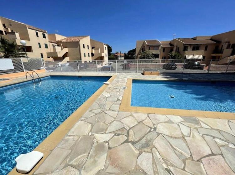 Studio Avec Terrasse Et Piscine Бандол Екстериор снимка